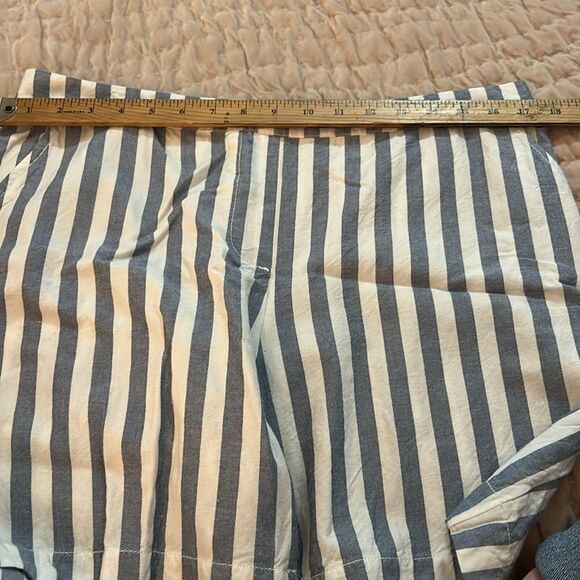 Chico's Blue and White Striped Women's shorts size Chico’s 2 (size 10/12) - Picture 5 of 8